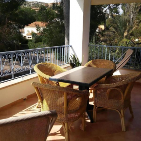 Komfortable Ferienwohnung Mit Überdachtem Balkon